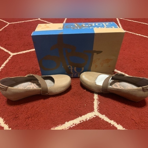 OTBT Salem size 5.5 GUC - Picture 1 of 14